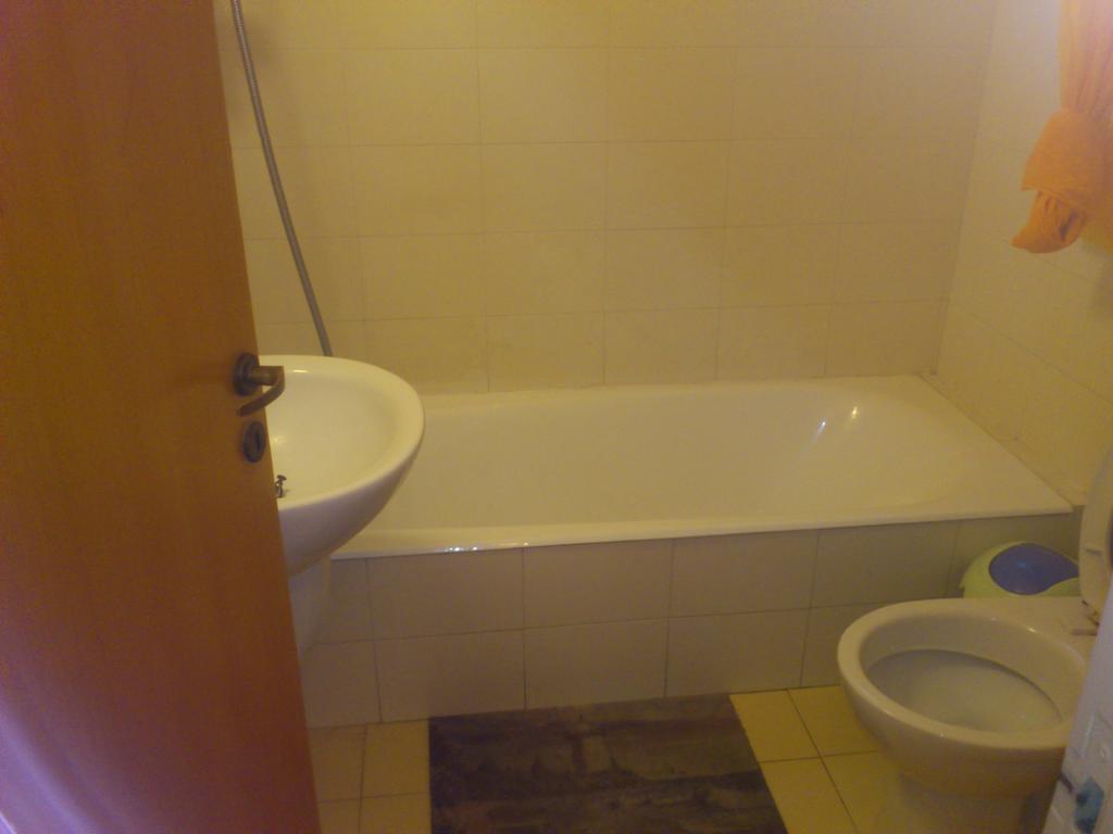 Carisa Olympic Court Apartment Larnaca Room photo